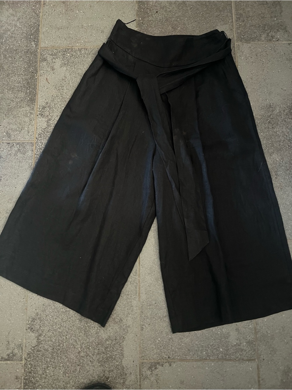 Simons Contemporaine Black Linen Wide Leg Tie-Waist Culotte Pants. Size 6. EUC